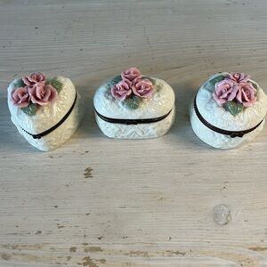 Set of 3 white and pink rose porcelain trinket jewelry boxes 2” vintage 1980s